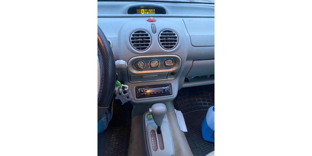 Renault Twingo 127.996 km 1.490 &euro; Oberhausen 46045