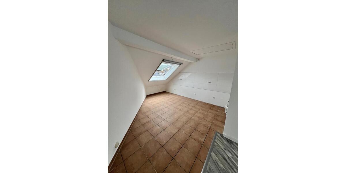 Dachgeschoßwohnung Wuppertal Unterbarmen - 5 Zimmer, 85 m&sup2;, 950&euro; | Angebot:25854706