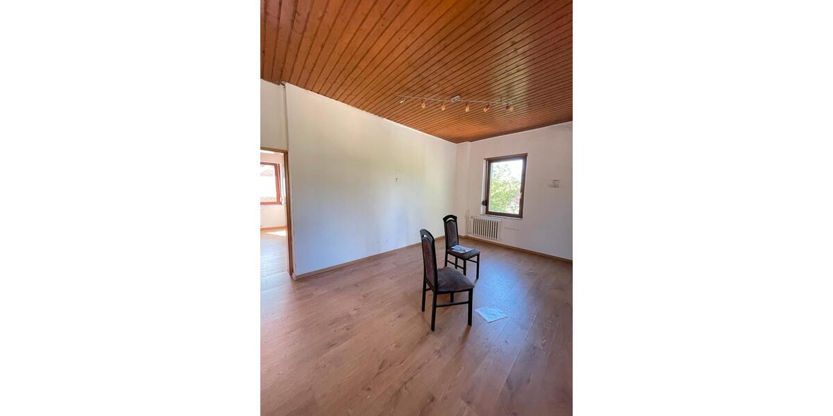 Etagenwohnung Langenfeld (Rheinland) - 9 Zimmer, 212 m&sup2;, 3.500&euro; | Angebot:26385101