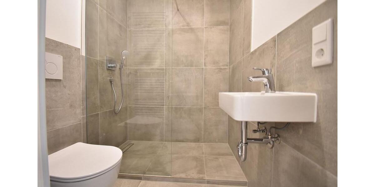 Etagenwohnung Düsseldorf Heerdt - 2 Zimmer, 93 m&sup2;, 1.795&euro; | Angebot:23214032