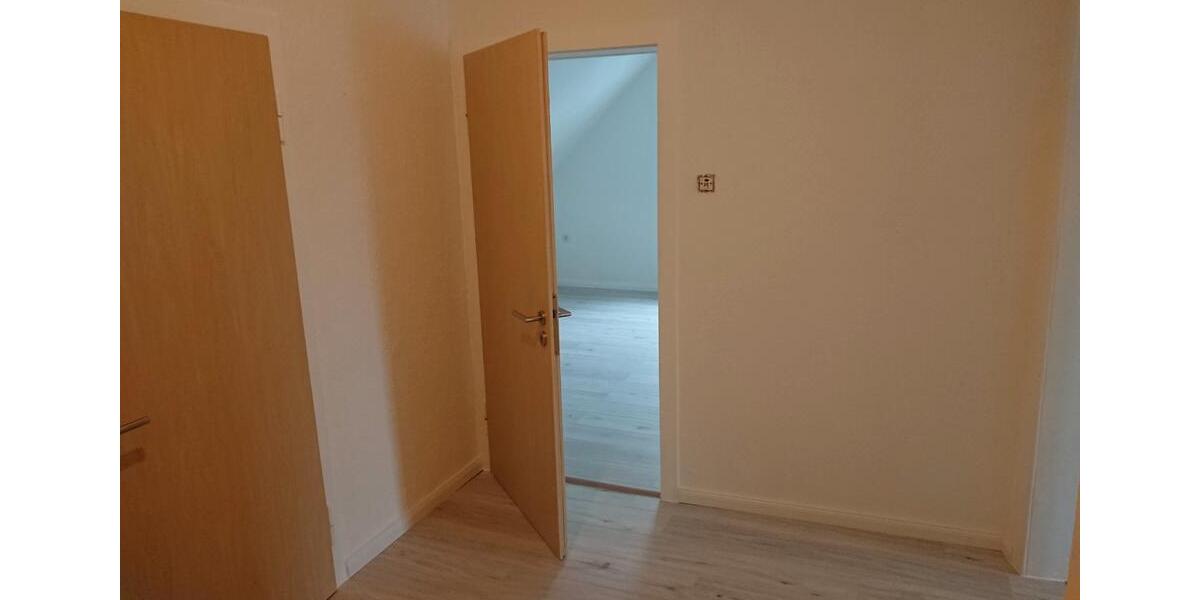 Dachgeschoßwohnung Solingen Wald - 2 Zimmer, 78 m&sup2;, 650&euro; | Angebot:27553825
