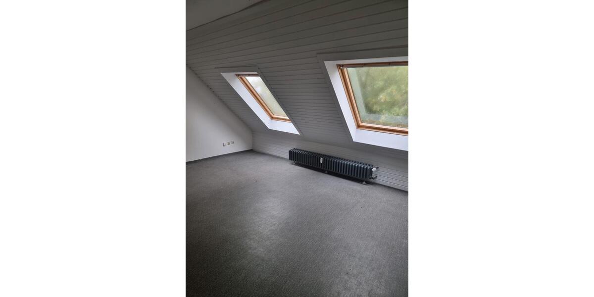Dachgeschoßwohnung Gelsenkirchen Ückendorf - 3 Zimmer, 75 m&sup2;, 450&euro; | Angebot:27566381