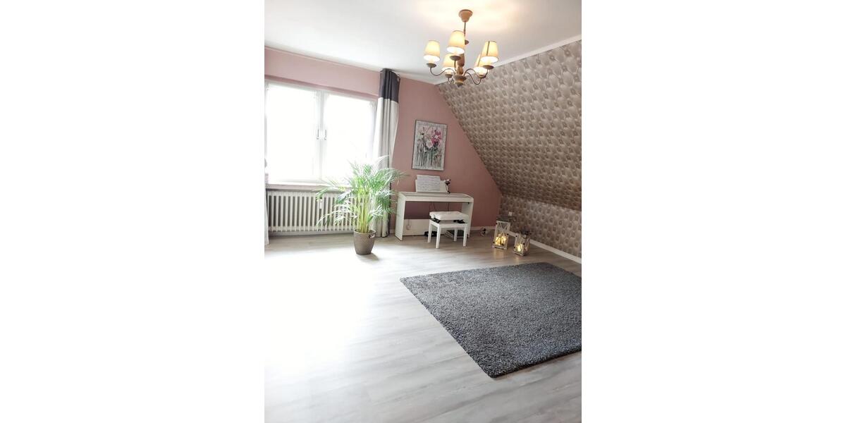 Dachgeschoßwohnung Moers Schwafheim - 3 Zimmer, 72 m&sup2;, 540&euro; | Angebot:26347760