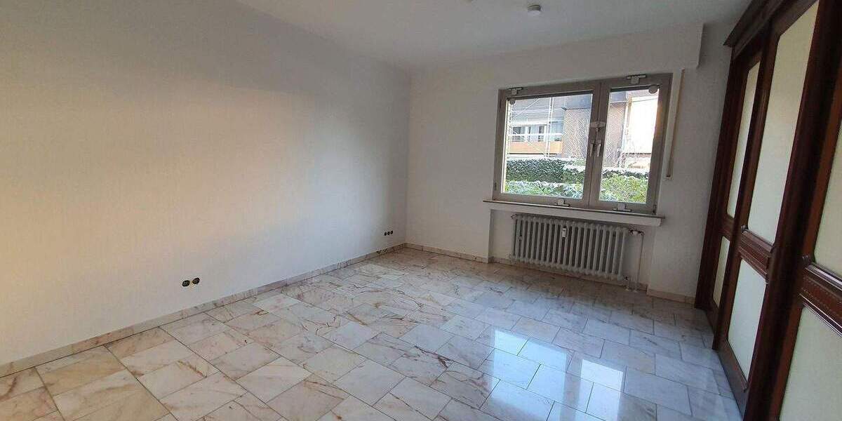 Etagenwohnung Duisburg Rahm - 4 Zimmer, 130 m&sup2;, 1.695&euro; | Angebot:25854102