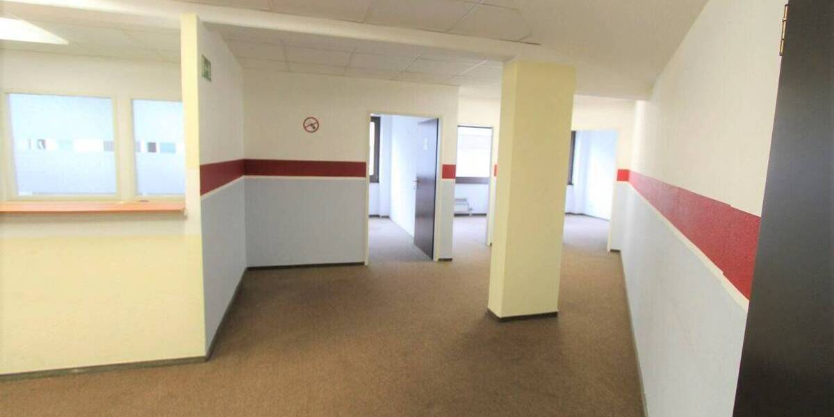 Gewerbeobjekt Krefeld Stadtmitte - 9 Zimmer, 214 m&sup2;, 1.200&euro; | Angebot:25684498