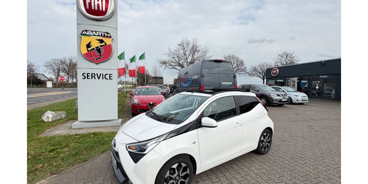 Toyota Aygo (X) 39.200 km 11.590 &euro; Grevenbroich 41515
