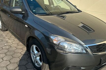 Kia ceed Sportswagon 76.000 km 5.490 &euro; Hattingen 45527