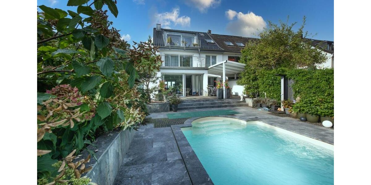 Dachgeschoßwohnung Düsseldorf Stadtbezirk 9 - 2 Zimmer, 60 m&sup2;, 1.200&euro; | Angebot:24803231