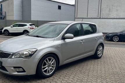 Kia ceed / Ceed 138.000 km 3.999 &euro; Düsseldorf 40233
