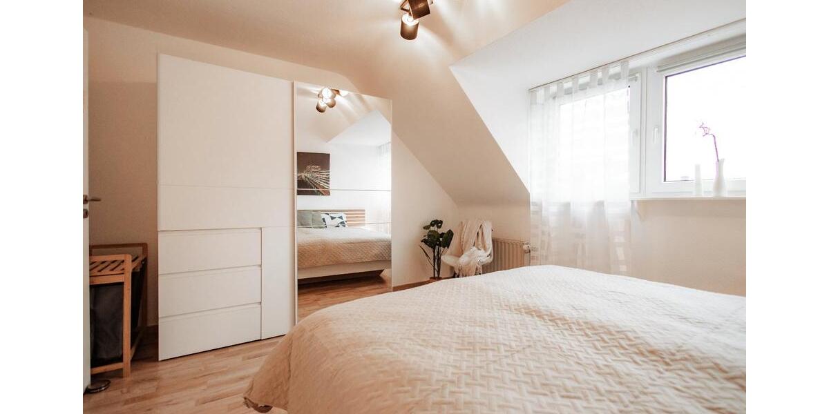 Dachgeschoßwohnung Neuss Augustinusviertel - 2.5 Zimmer, 67 m&sup2;, 1.100&euro; | Angebot:25968665
