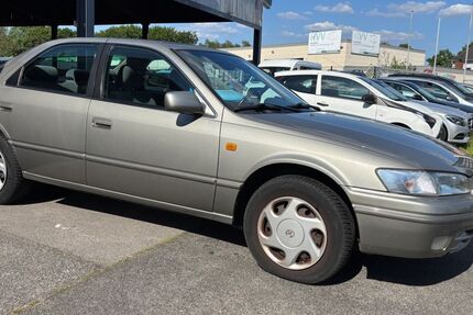 Toyota Camry 122.000 km 3.450 &euro; Essen 45356