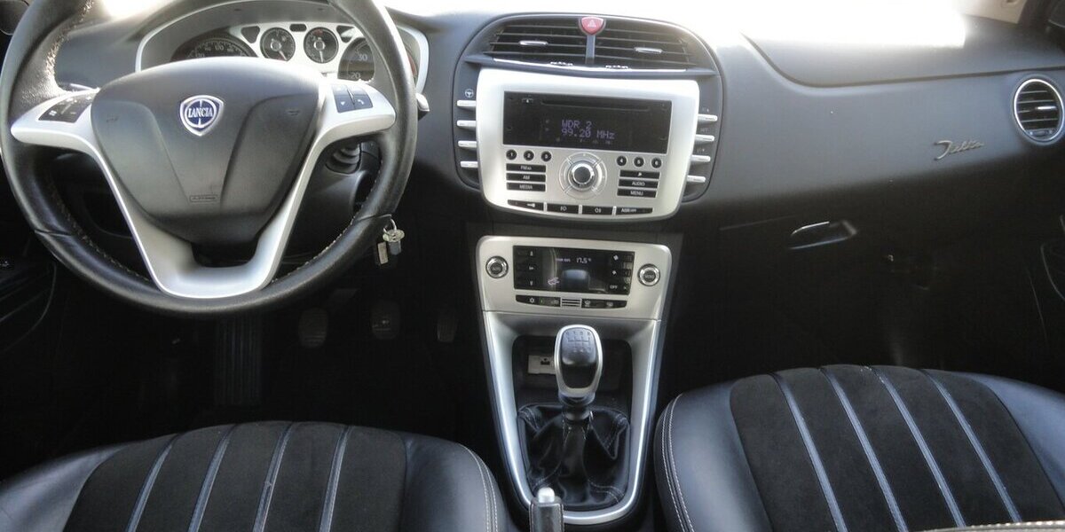 Lancia Delta Oro 1,9d 140 KW HU11/27 Klimatr+Navi+Leder 167.000 km 4.900 &euro; Neuss 41462