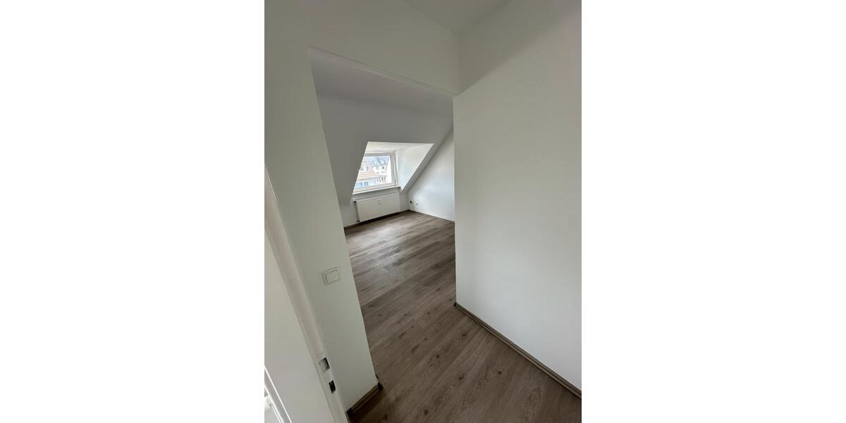 Dachgeschoßwohnung Essen Stadtbezirk IV - 1 Zimmer, 26 m&sup2;, 400&euro; | Angebot:27557461