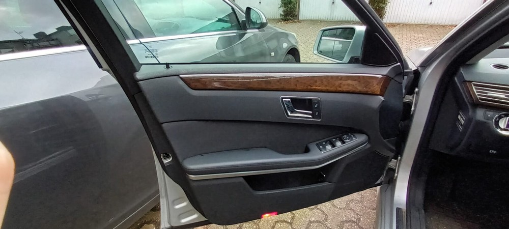 Mercedes-Benz E 200 177.000 km 12.500 &euro; Gelsenkirchen 45879