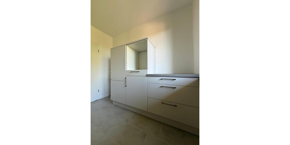 Etagenwohnung Duisburg Mittelmeiderich - 2 Zimmer, 72 m&sup2;, 880&euro; | Angebot:27565931