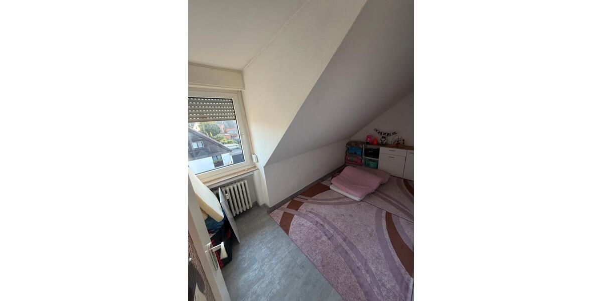 Dachgeschoßwohnung Moers - 3 Zimmer, 72 m&sup2;, 500&euro; | Angebot:26085455