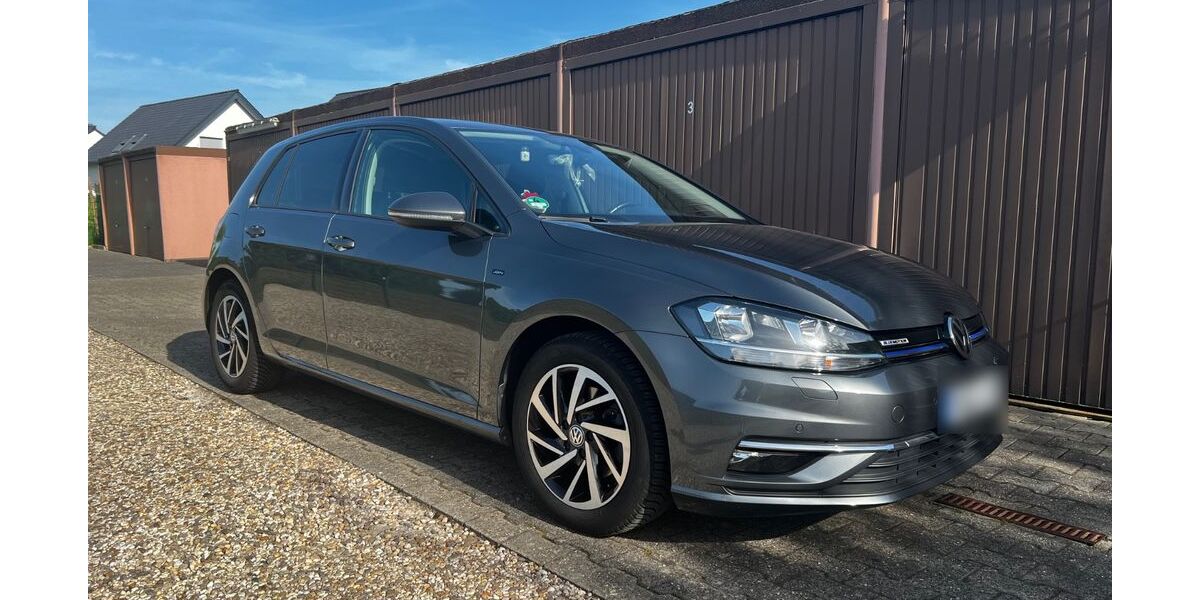 VW Golf 88.234 km 16.900 &euro; Düsseldorf 40227