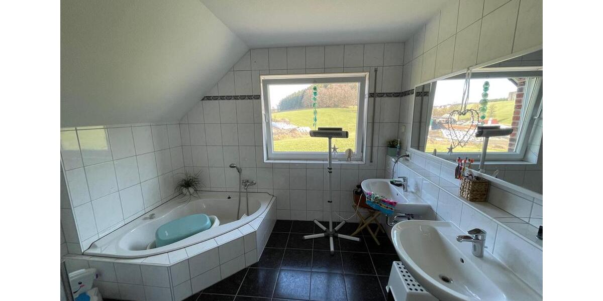 Etagenwohnung Remscheid - 5 Zimmer, 163 m&sup2;, 1.290&euro; | Angebot:25647719