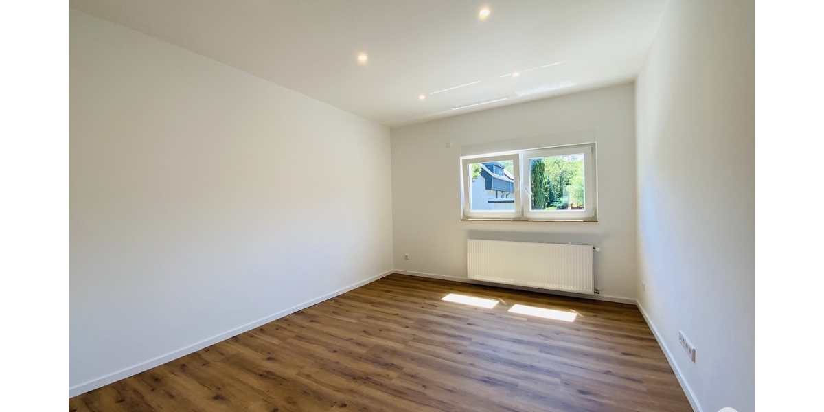 Einfamilienhaus mit 5 Zimmern und 2 Bädern, großem Garten ideal für Familien. Komplett saniert! - Einfamilienhaus Düsseldorf / Rath Rath | Angebot:27190569