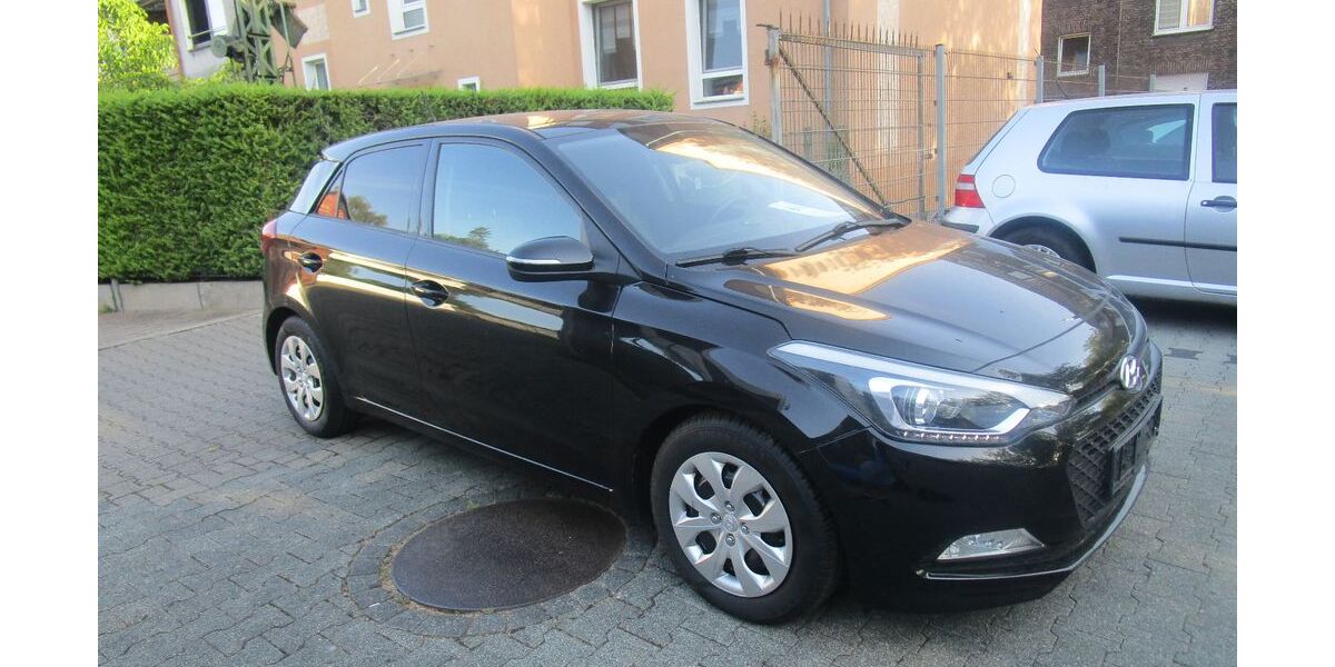 Hyundai i20 105.000 km 8.900 &euro; Oberhausen 46117
