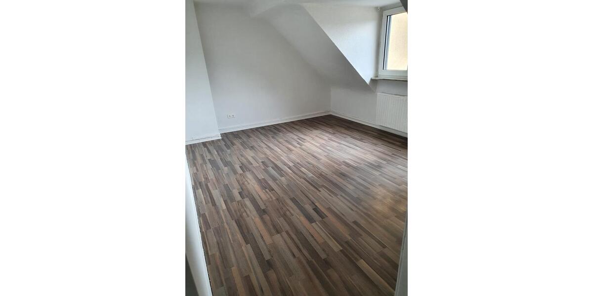 Dachgeschoßwohnung Duisburg Essenberg - 3 Zimmer, 52 m&sup2;, 390&euro; | Angebot:25838936