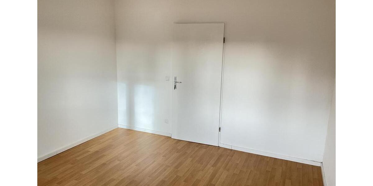 Erdgeschoßwohnung Duisburg Ruhrort - 3 Zimmer, 82 m&sup2;, 579&euro; | Angebot:26427129