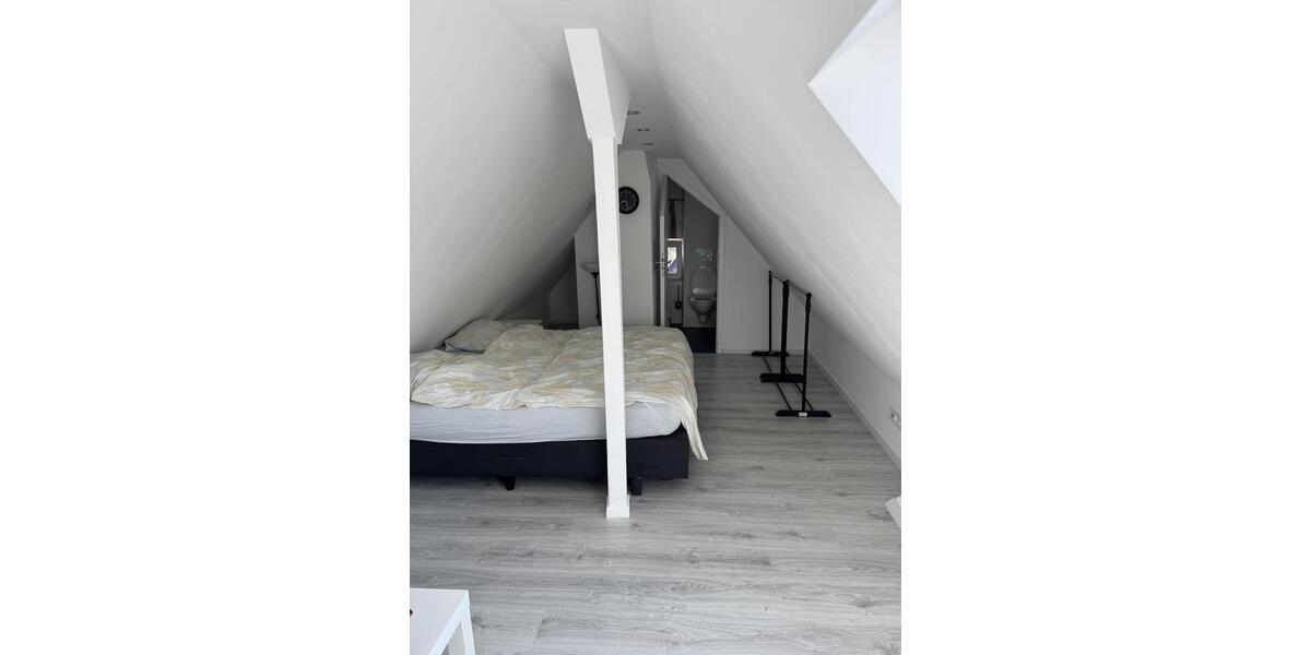 Dachgeschoßwohnung Düsseldorf Stadtbezirk 5 - 2 Zimmer, 80 m&sup2;, 1.400&euro; | Angebot:26479425