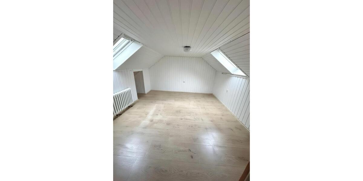 Doppelhaushälfte Düsseldorf Stadtbezirk 6 - 5 Zimmer, 150 m&sup2;, 2.350&euro; | Angebot:26051077