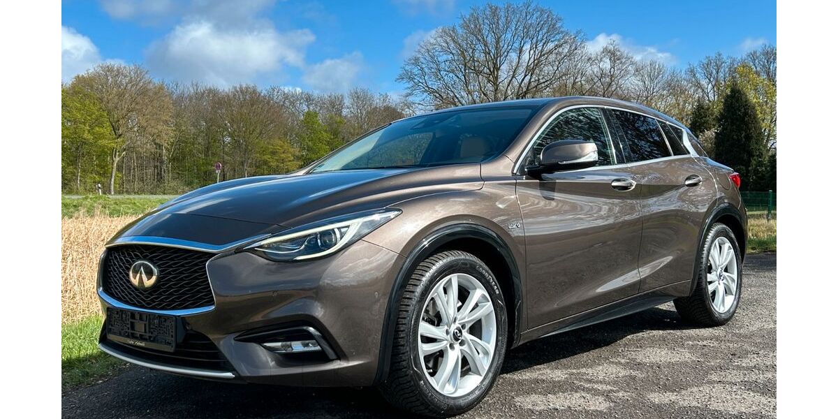 INFINITI Q30 134.000 km 11.990 &euro; Neukirchen-Vluyn 47506
