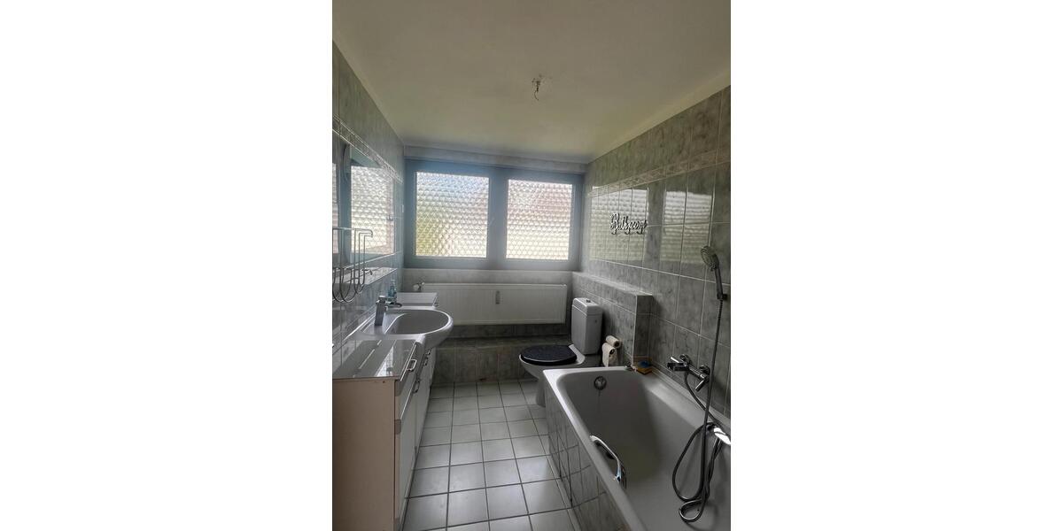 Dachgeschoßwohnung Heiligenhaus - 3 Zimmer, 106 m&sup2;, 900&euro; | Angebot:25867897