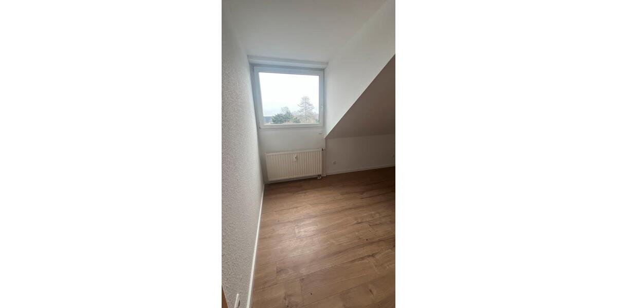 Dachgeschoßwohnung Mönchengladbach Ost - 2 Zimmer, 65 m&sup2;, 900&euro; | Angebot:25903163