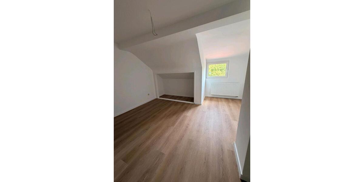 Dachgeschoßwohnung Essen Stadtbezirk V - 2 Zimmer, 72 m&sup2;, 800&euro; | Angebot:27544521
