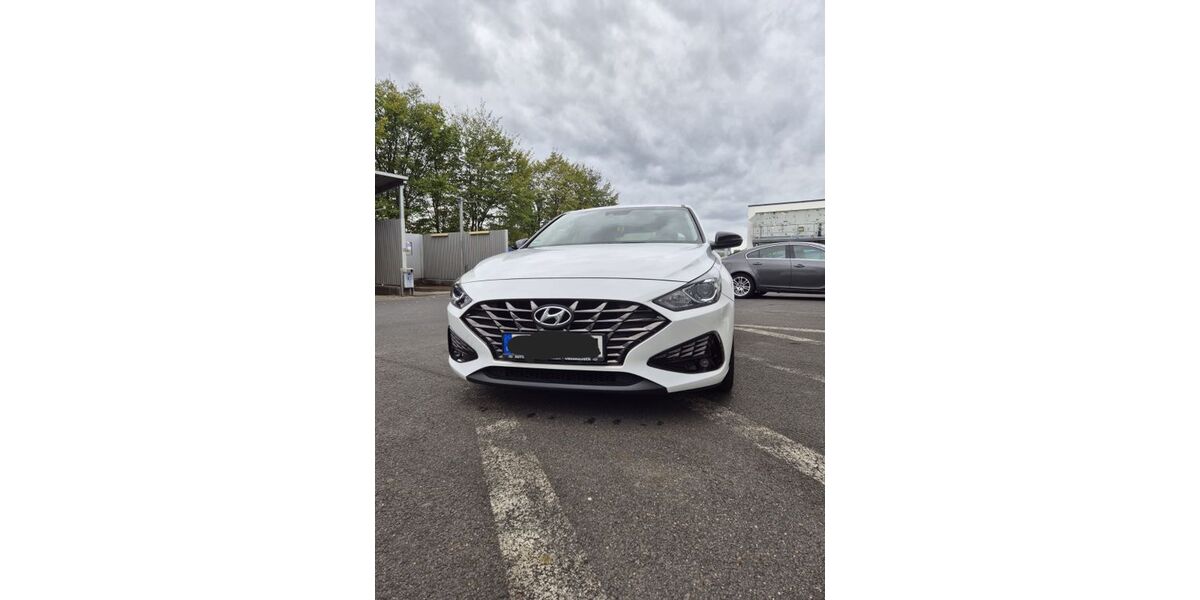 Hyundai i30 52.700 km 13.444 &euro; Neuss 41469