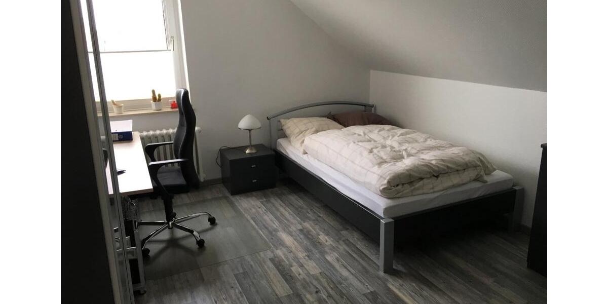 Dachgeschoßwohnung Duisburg Hochheide - 3 Zimmer, 80 m&sup2;, 716&euro; | Angebot:25948952