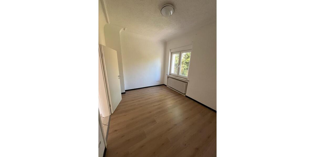 Erdgeschoßwohnung Duisburg Hamborn - 4 Zimmer, 140 m&sup2;, 1.150&euro; | Angebot:25962557