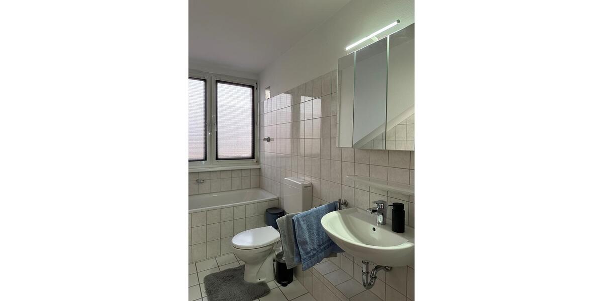 Dachgeschoßwohnung Hilden - 2.5 Zimmer, 65 m&sup2;, 585&euro; | Angebot:26015245