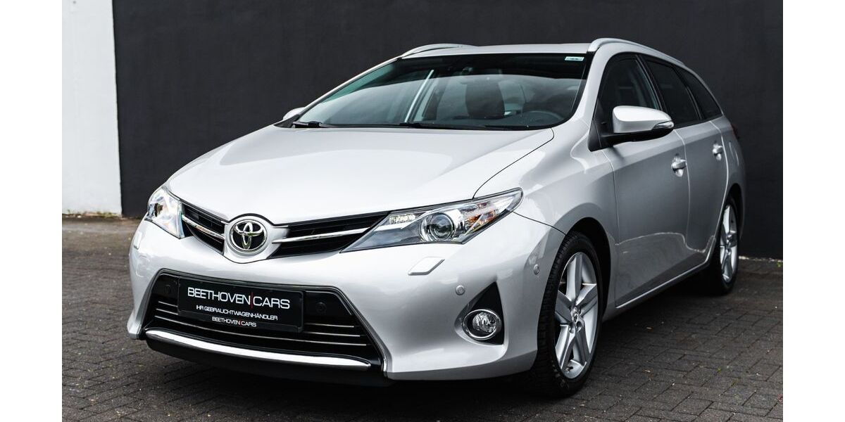 Toyota Auris 55.300 km 15.750 &euro; Solingen 42655