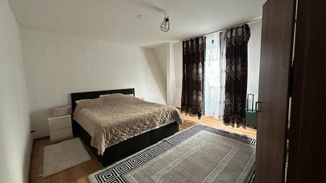Dachgeschoßwohnung Duisburg Duisburg-Mitte - 5 Zimmer, 140 m&sup2;, 1.500&euro; | Angebot:26421993