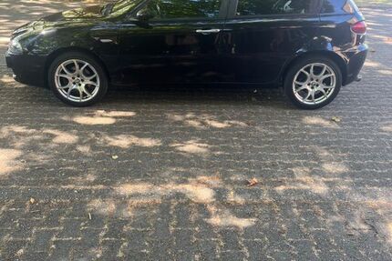 Alfa Romeo 147 132.001 km 2.250 &euro; Essen 45139
