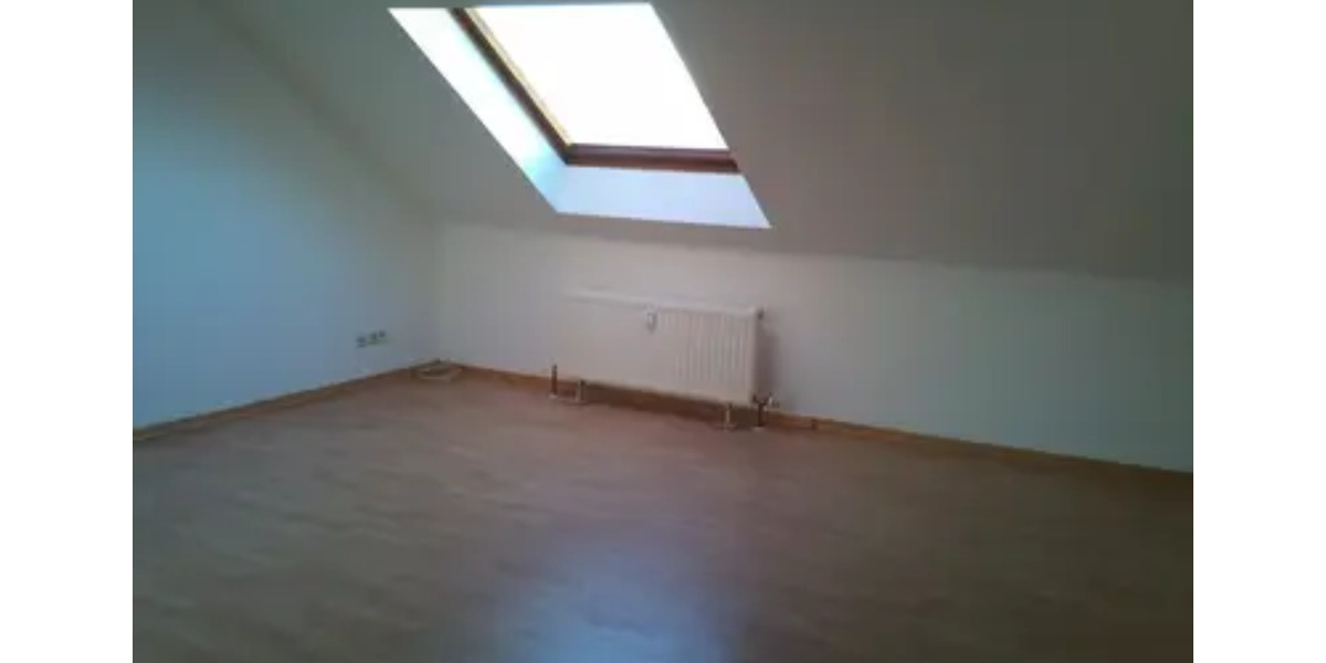 Dachgeschoßwohnung Duisburg Hochheide - 2.5 Zimmer, 66 m&sup2;, 420&euro; | Angebot:25640084