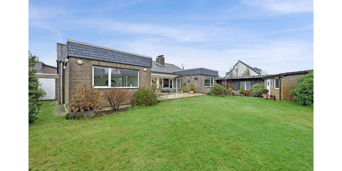 Einfamilienhaus Kaarst Vorst - 8 Zimmer, 272 m&sup2;, 849.000&euro; | Angebot:25694672