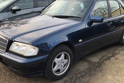 Mercedes-Benz C 180 204.563 km 3.690 &euro; Düsseldorf 40231