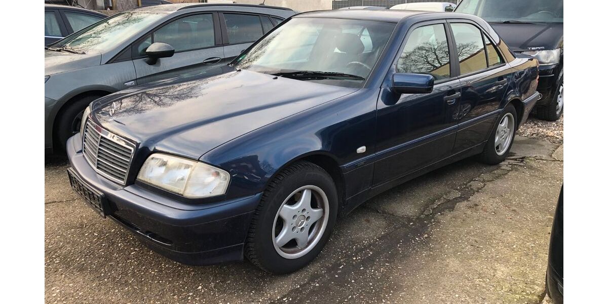 Mercedes-Benz C 180 204.563 km 3.690 &euro; Düsseldorf 40231