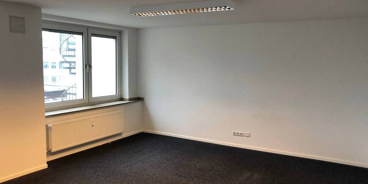 Gewerbeobjekt Düsseldorf Stadtmitte - 4 Zimmer, 125 m&sup2;, 2.500&euro; | Angebot:25738767