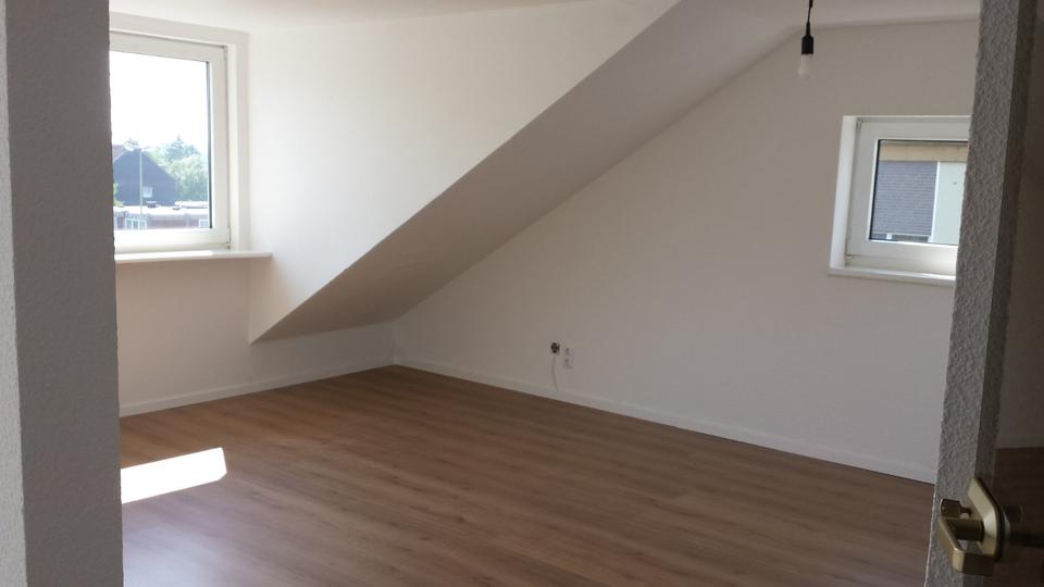 Dachgeschoßwohnung Essen Stadtbezirk VIII - 2 Zimmer, 60 m&sup2;, 540&euro; | Angebot:25408527