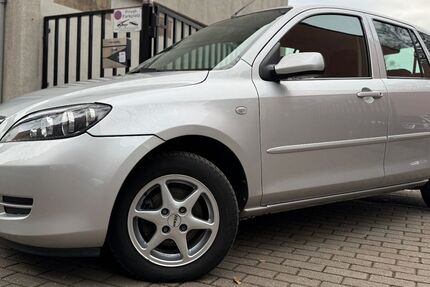 Mazda 2 139.000 km 2.990 &euro; Duisburg 47166