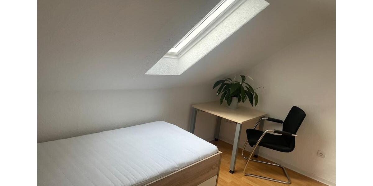 Dachgeschoßwohnung Essen Stadtbezirk IV - 3 Zimmer, 60 m&sup2;, 470&euro; | Angebot:27535505