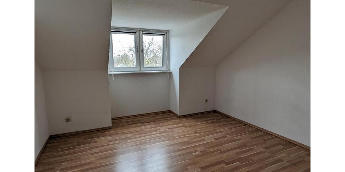 Dachgeschoßwohnung Duisburg Huckingen - 1.5 Zimmer, 30 m&sup2;, 330&euro; | Angebot:24224463