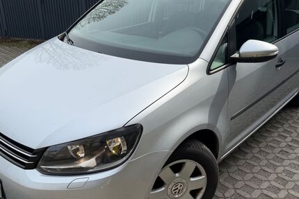 VW Touran 157.000 km 6.599 &euro; Düsseldorf 40231