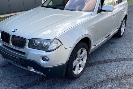 BMW X3 xDrive20d Aut/PANORAMA.SPORTSITZE:18-ZOLL.P 223.000 km 3.500 &euro; Hilden 40721